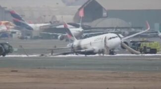 Avião da Latam que sofreu acidente em aeroporto do Peru