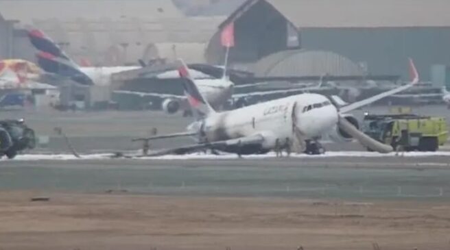 Avião da Latam que sofreu acidente em aeroporto do Peru