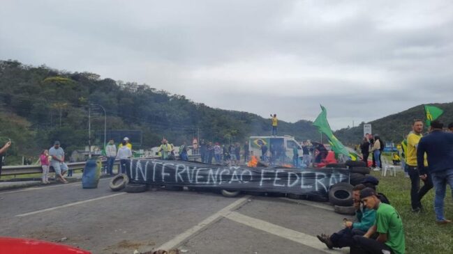 Operação teve início nesta quinta-feira; bloqueio na BR-101, em Balneário Camboriú (arquivo)