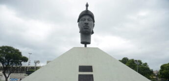 Estátua de Zumbi dos Palmeres, no RJ