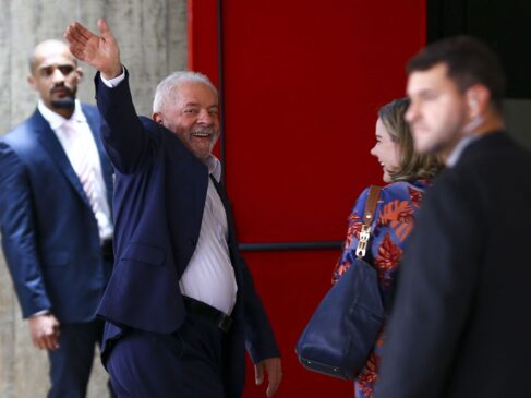 A ideia envolve o pagamento de R$ 5 mil aos alunos