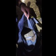 Placas de bronze foram encontradas dentro de mochila que estava com grupo