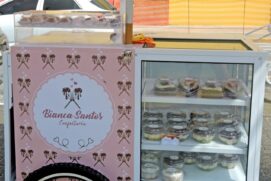 No início de outubro, eles resolveram comprar um carrinho e criar a marca "Bianca Santos Confeitaria" para divulgar e impulsionar as vendas