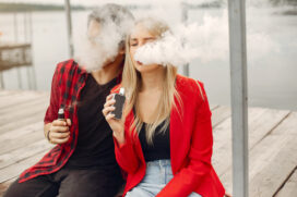 O tabagismo é o principal fator de risco para a DPOC e sua origem está fortemente ligada ao efeito da fumaça de cigarro nos pulmões