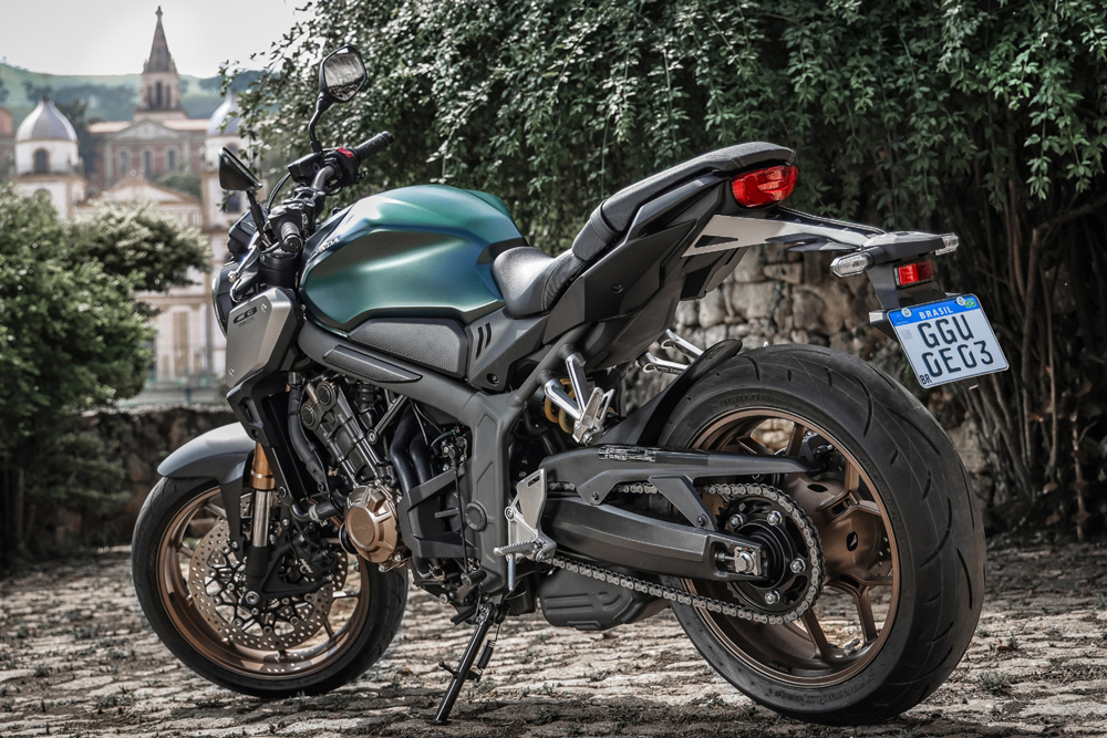 Os dois modelos da 650 contam com o motor tetracilíndrico de 88,4 cavalos e 6,13 kgfm