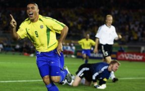 Ronaldo marca um dos gols na final de 2022