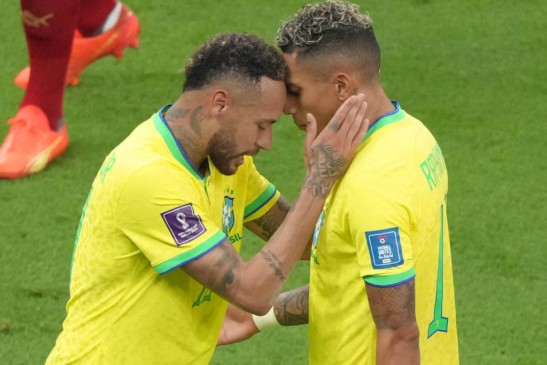 Raphinha defende Neymar de críticas
