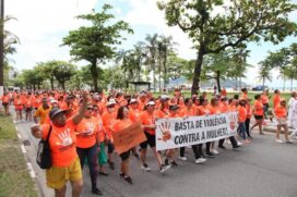 Pelo menos 450 santistas foram às ruas participar da caminhada deste domingo
