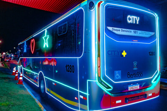 Neste ano, o ônibus vai circular com decoração externa com luzes de LED