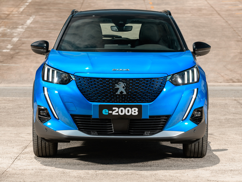 O novo elétrico da Peugeot conta com motor de 136 cavalos de potência, 26,5 kgfm de torque e autonomia de 345 quilômetros pelo ciclo WLTP - Fotos: Divulgação