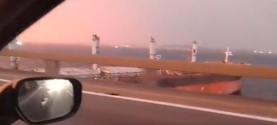 Navio se choca contra Ponte Rio-Niterói