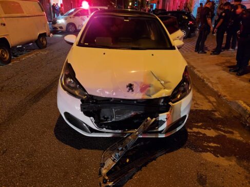 Várias equipes da GCM também passaram a acompanhar o Peugeot, já que o condutor não atendia aos sinais de parada