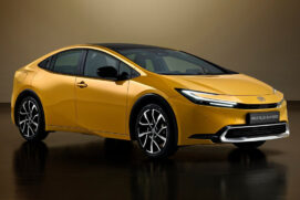Além de um visual mais ousado, o Prius incorpora uma variante de carregamento externo e conjunto de "powertrain" de 223 cavalos