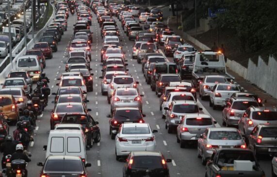 Para saber quanto pagará de IPVA, o motorista deve multiplicar o valor venal do automóvel pelo percentual do imposto, conforme o tipo, se carro, moto ou caminhão, entre outros