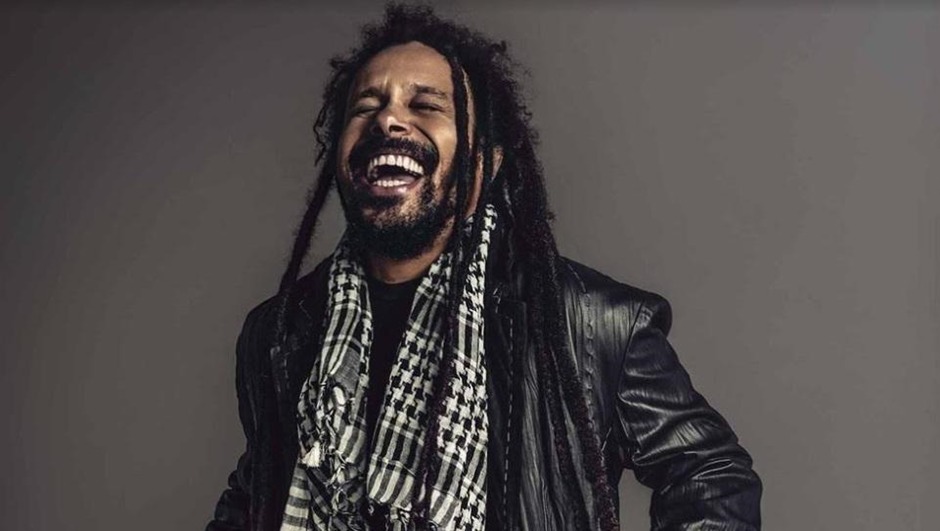 Em carreira solo desde 2019, o cantor lançou o álbum 'Viver (mais leve que o ar)'