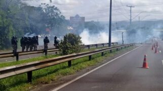 Manifestantes bloqueiam rodovia no Rio Grande do Sul; PRF age para desobstruir vias