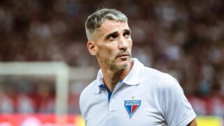 O técnico Vojvoda tem futuro incerto no Fortaleza