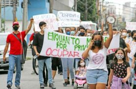 Moradores de ocupação em Santos já realizaram inúmeras passeatas para impedir despejos