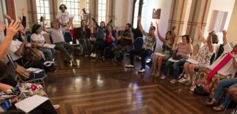 As discussões e trocas enriquecem as apresentações culturais gratuitas que paralelamente são oferecidas ao público