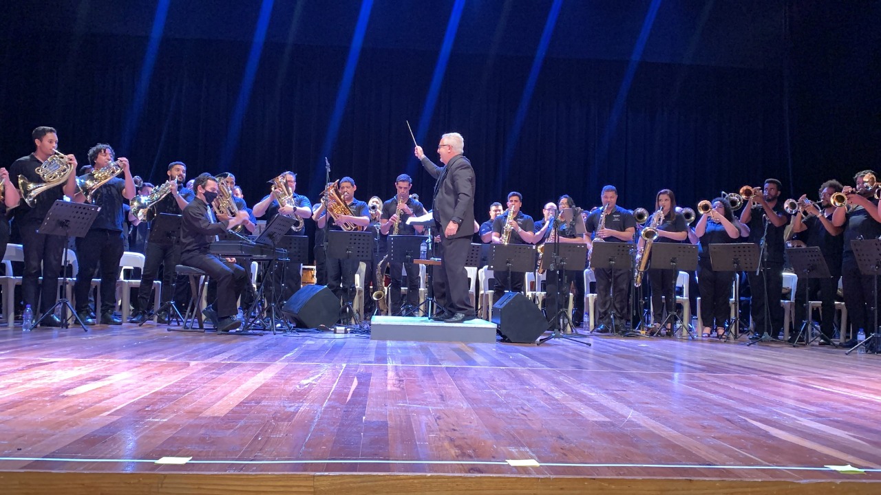 O show contempla ainda a participação do corpo de dança com coreografias da professora e coreógrafa Jhully Batistas e arranjos do maestro e compositor Mario Tirolli