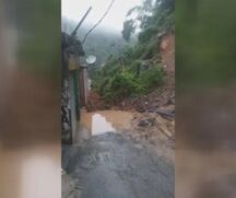 Imagens mostram o estrago causado pelo deslizamento, que ocorreu na Rua 13