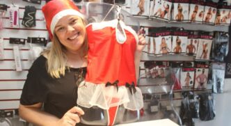 Fantasias natalinas vendem bastante tanto online quanto na própria loja