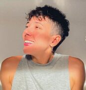 Fê Fernandes fará show solo, voz e violão, no próximo dia 16, na Concha Acústica