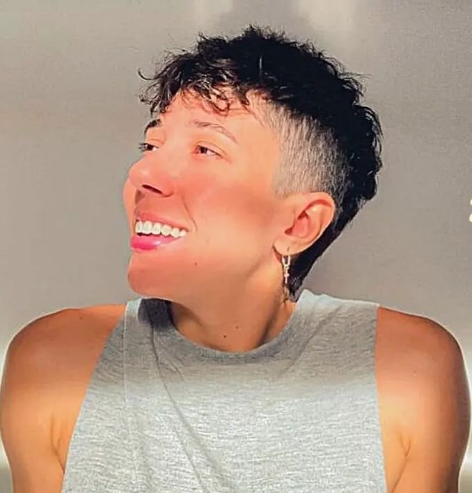 Fê Fernandes fará show solo, voz e violão, no próximo dia 16, na Concha Acústica