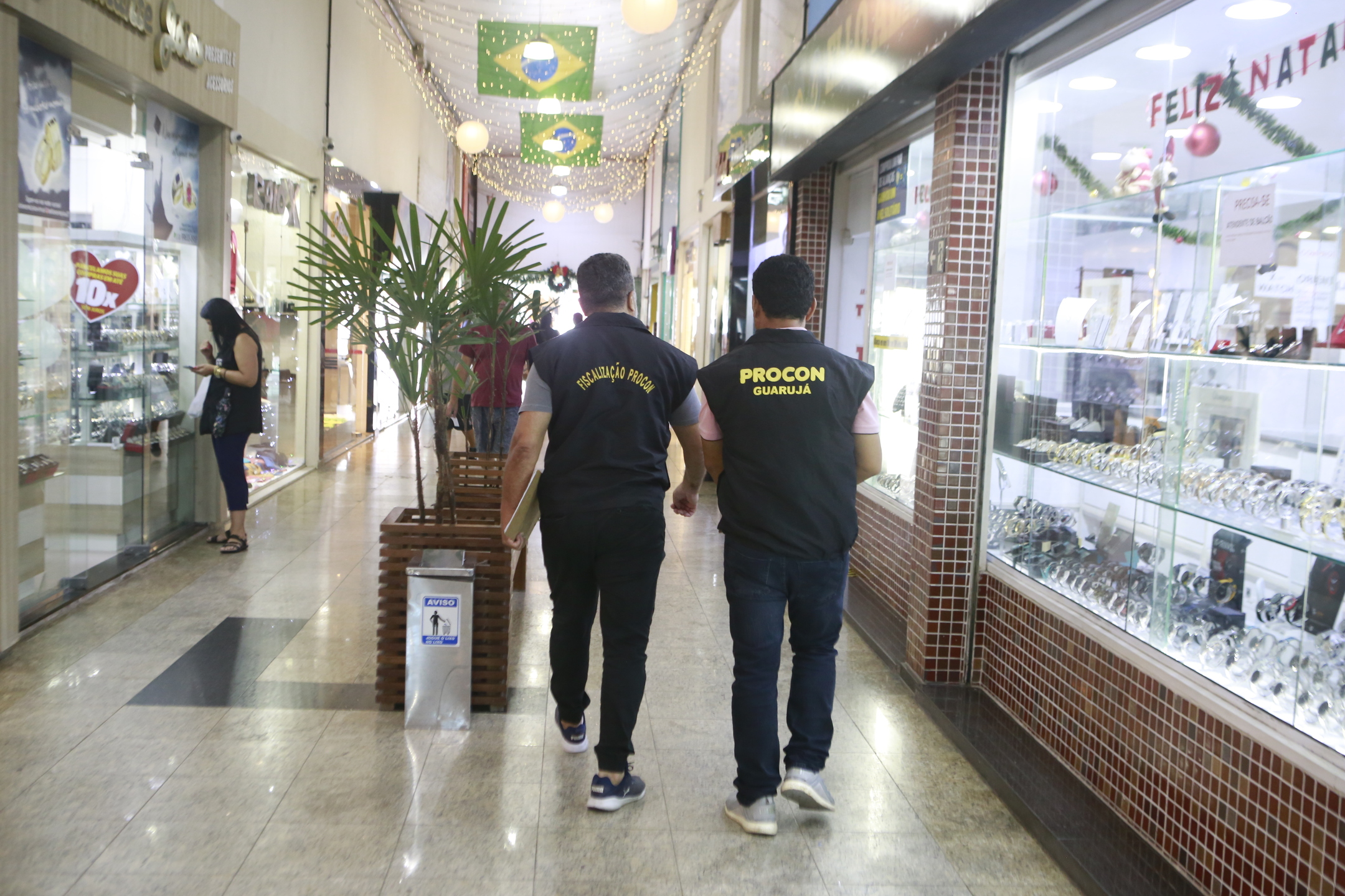 No primeiro dia da ação, foram visitados 10 estabelecimentos comerciais