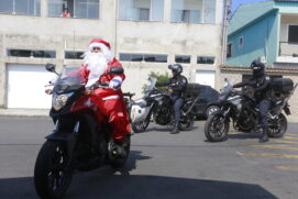 Visita do Papai Noel GCM na APAE