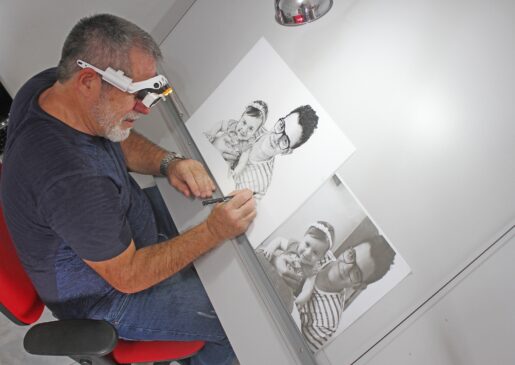 André se dedica a desenhar belos quadros realistas de rosto