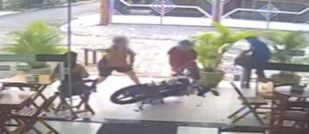 O caso ocorreu no último domingo (18) e uma câmera no estabelecimento filmou a ação