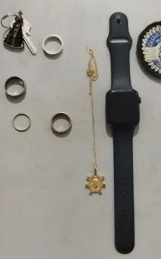 Foram roubados R$ 30 mil em pertences