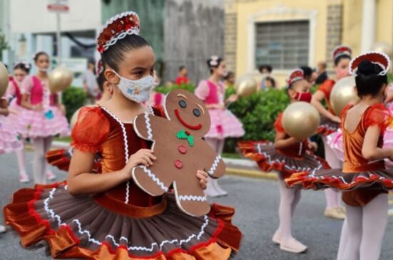 A partir das 18 horas, tem início a Parada de Natal, com concentração na Av. Nove de Abril em frente à Igreja Matriz