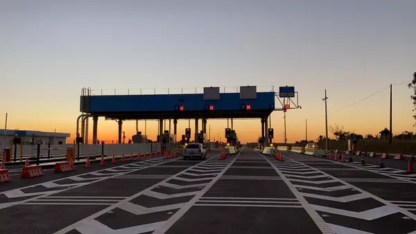 O sistema permite que veículos sejam identificados pela placa e paguem a fatura no site da concessionária