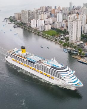 Navio veio da Itália com turistas estrangeiros que passearam pela cidade