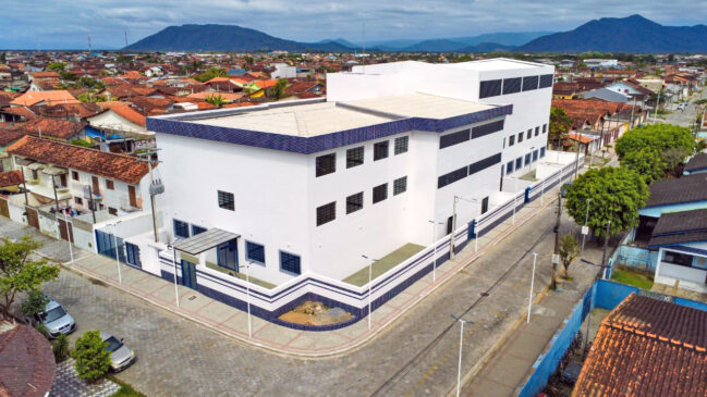 A Prefeitura promete reforçar a educação no município com o novo prédio da escola no bairro Arpoador