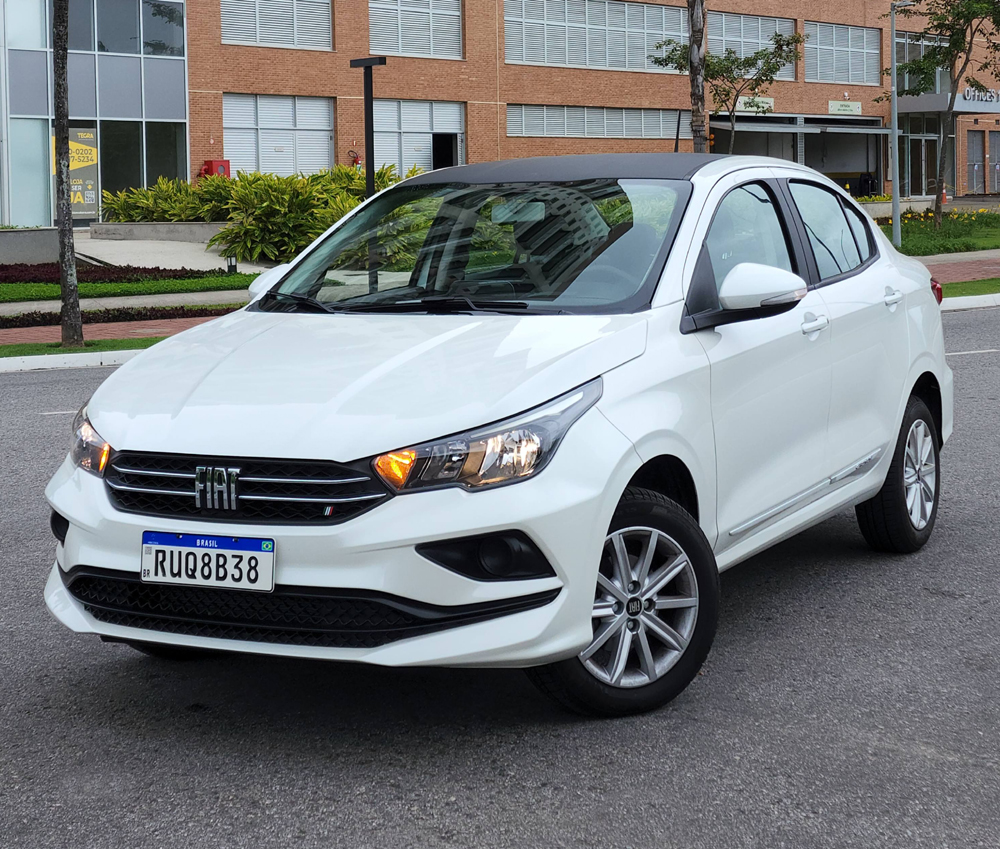 O Cronos Drive 1.3 CVT é a configuração logo abaixo da top de linha do sedã compacto da Fiat - a Precision