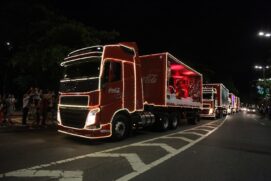 Com o tema 'O Natal Sempre Encontra o Caminho', Papai e Mamãe Noel irão saudar o público