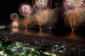 Tradicional queima de fogos na orla volta a ocorrer após dois anos