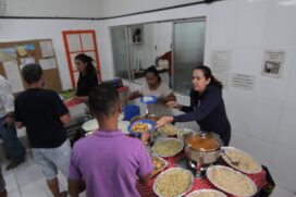 JANTAR DE NATAL QUE A VERO DESIGN OFERECE MORADORES EM SITUAÇÃO DE RUA