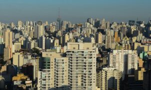 Ainda segundo a publicação, o "brasileiro médio" mora em imóveis com dois quartos, com apenas um banheiro e uma vaga na garagem, sem áreas de lazer ou espaços para trabalhar