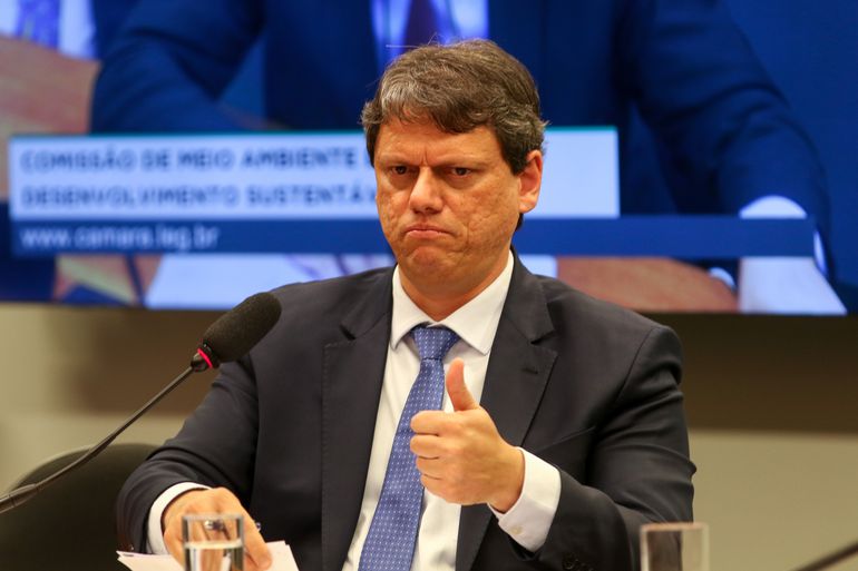 Tarcísio de Freitas (Republicanos) promete assinar um termo aditivo para incluir a área de sustentabilidade na lista de parcerias