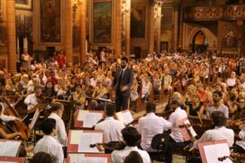 Apresentação começa às 19h30 com entrada gratuita