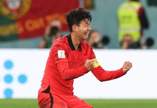 Son, craque do Tottenham, celebra vitória e classificação da Coreia do Sul para as Oitavas da Copa