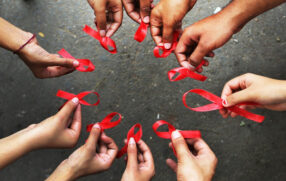 Segundo informações daWorld Health Organization, existem hoje 38,4 milhões de pessoas no mundo que vivem com HIV, e este dado vem crescendo de forma preocupante, com uma média de 1,5 milhão de novos casos por ano
