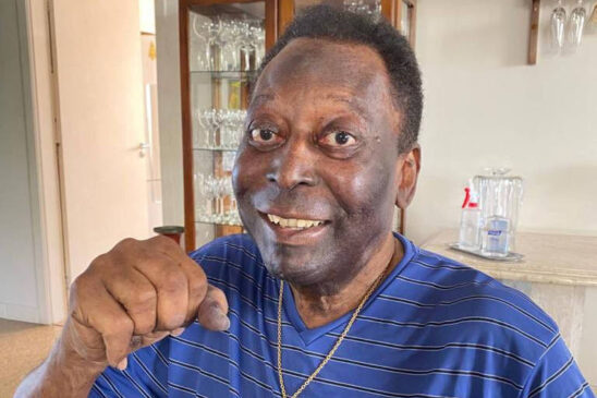 As filhas também falaram que um dos motivos da internação de Pelé foi que ele contraiu Covid-19, o que provocou a infecção pulmonar