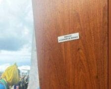 Porta do armário de Moraes