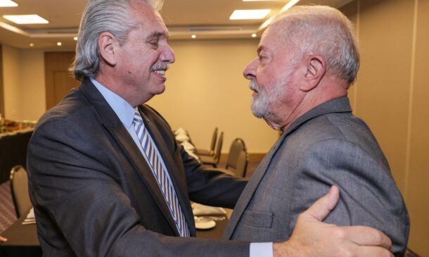 Lula viaja à capital argentina na noite deste domingo (22)