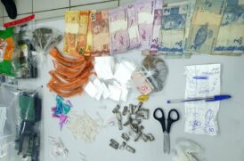 A CPJ registrou a ocorrência como tráfico de entorpecentes e jogo de azar